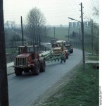 Bundesarchiv_Bild_183-U0202-404,_Berlstedt,_sowjetische_Traktoren.jpg