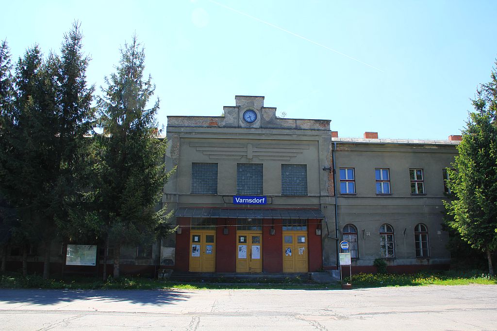 IMG_5072-Varnsdorf-Bahnhofsgebaeude.JPG