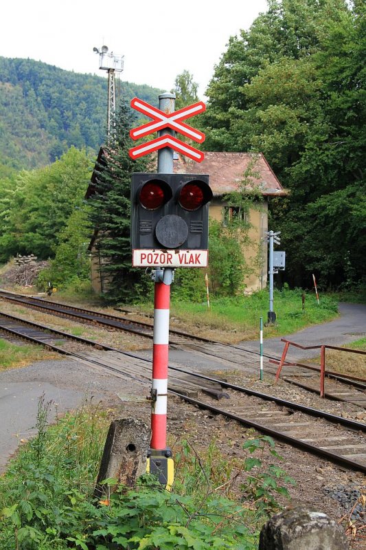 IMG_5381-Dubi-Bahnhof-Bahnuebergang.JPG