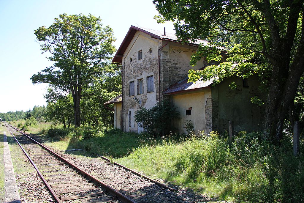 IMG_5759-Kovarska-Bahnhof-Nebengebaeude.JPG
