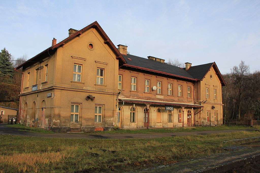IMG_6268-Hrob-Bahnhofsgebaeude.JPG