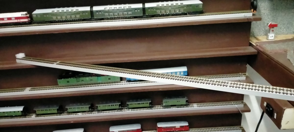 Vertical-Bahnhof 02.jpg