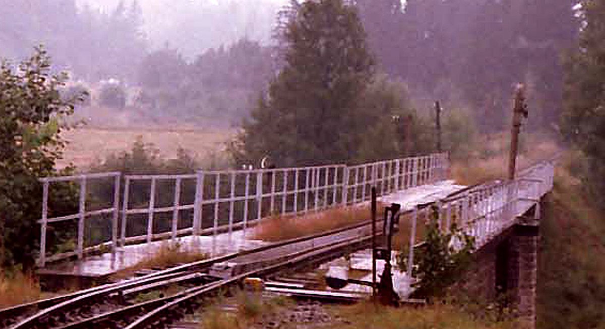 Wasserkran-auf-Brücke-Alber.jpg
