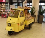 strasse04-05piaggio-ape-schwedenbombe1.jpg