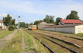 IMG_2778-Ceska-Lipa-Lokalbahnsteig.JPG