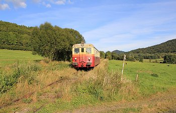 IMG_2909-Talfahrender-Triebwagen.JPG