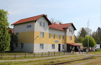 IMG_8130-Mseno-Bahnhofsgebaeude.JPG
