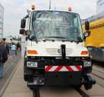 2012mb-unimog-u400cmar-zweiweg-schienenreiniger-innotrans2012-002.jpg