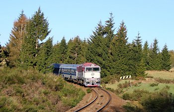 IMG_0927-Nova-Hut-Schnellzug-R 1103-talwaerts.JPG