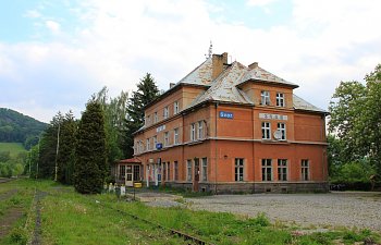 IMG_1084-Svor-Bahnhofsgebaeude.JPG