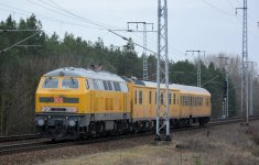 218 471-1 mit Vermessungszug Rbf Berlin-Wuhlheide.jpg