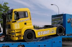 monstertruck-stunt-truck-man1.jpg