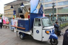 4piaggio-ape-eisstand.jpg