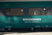 Bf Oslo_Norwegen Wagen Bergensbahnen.jpg