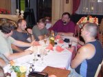 Mannschaft beim Essen 3 klein.JPG