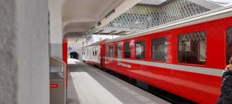 Gleis 1 ab runter nach Chur.jpg