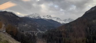 Langwieser Viadukt von weitem.jpg