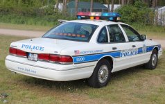 1ford-crown-victoria-police-car.jpg