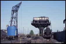 Kalt abgestellt stand 525660 am 1.5.1990 unter der Bekohlung im BW Leipzig Engelsdorf.jpg