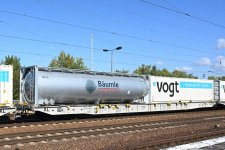 Sggnss-xl 37 80 4694 299-1 Bf Schönefeld (bei Berlin).jpg