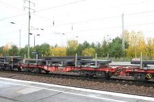 Sggrrs 35 81 4854 015-8 Bf Schönefeld (bei Berlin).jpg