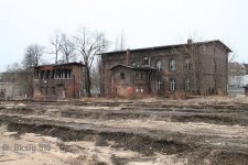 Pkr und Übernachtungsgebäude.jpg