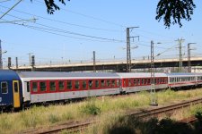 103_dann folgen die CD-Schlaf - und DB-Liegewagen ,hier der klimatisierde Bvcmz 248.5 ,61 85 5...JPG