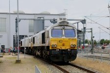 146_Class 77 der ECR , 077 009 und 077 027_ unter der Besandungsanlage_IMG_5619.JPG