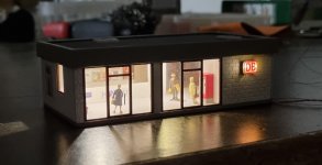 Bahnhof beleuchtet.JPG