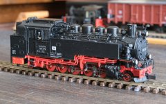 Die 99 779 ist ein limitiertes Sondermodell des Modellbahn-Fachmarkts Plauens, fertig digitalisiert mit Licht und Sound.