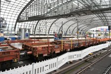 Res 33 87 3945 146-0 Bf Berlin Hauptbahnhof.jpg