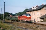 219 142 des GB Traktion Görlitz mit RegionalBahn 7551 von Heidenau nach Altenberg im Bahnhof von.jpg