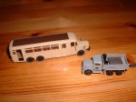 Mercedes Benz Schwerlastfahrzeug u. Oldtimerbus.jpg